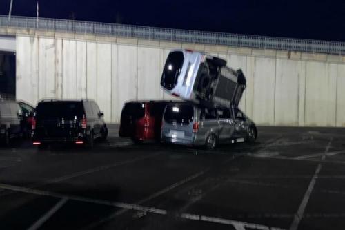 Раздосадованный своим увольнением испанец решил отмстить заводу Mercedes. 02