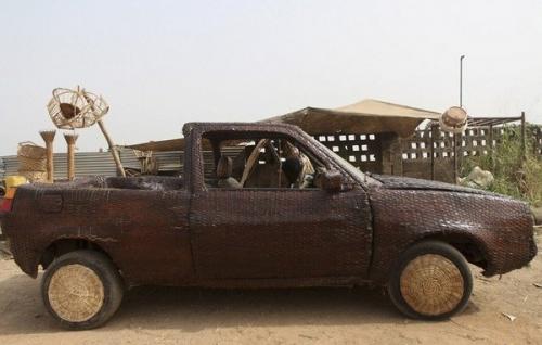 Африканец автомобиль из лозы сплел. 02