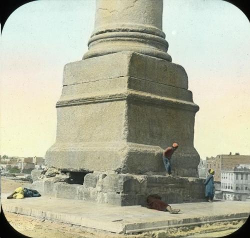 Помпеева колонна.  Помпеева колонна (колонна Помпея) - это огромный монолит, триумфальная колонна из красного гранита в Александрии (Египет. 01