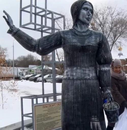 В воронежской области появился памятник Русской Красавице Аленке. 01