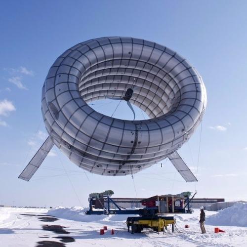 Компания Altaeros Energies разработала что-то среднее между дирижаблем и ветряной мельницей. 04