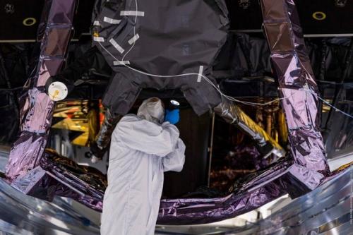 Долгожданные новости для любителей астрономии: Nasa доставило космический телескоп Джеймс Уэбб на космодром куру во французской Гвиане. 04