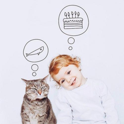 Милая Девочка и Серьезный кот.