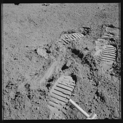 Архив Проекта Аполлон опубликовал свыше девяти тысяч снимков, сделанных в ходе миссий программы Аполлон. 01