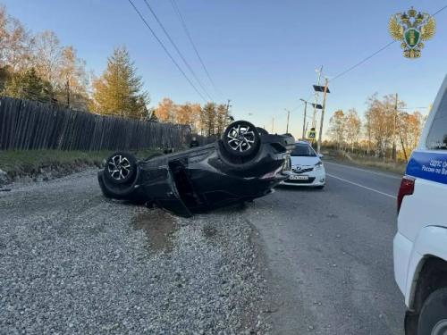 В хабаровском крае подросток за рулём кроссовера сбил двух детей - один погиб, другой в тяжёлом состоянии.

