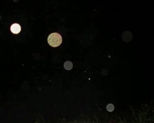 Орбы.  Пылинки в воздухе, капли воды или гости из иного мира? 04 Орбы.  Пылинки в воздухе, капли воды или гости из иного мира? 04