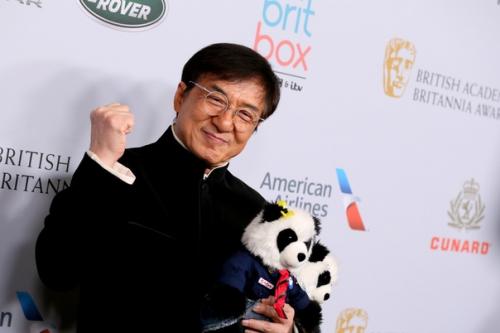 Британская академия кино и телевизионных искусств (Bafta) наградила Джеки чана премией за вклад в мировую индустрию развлечений. 02