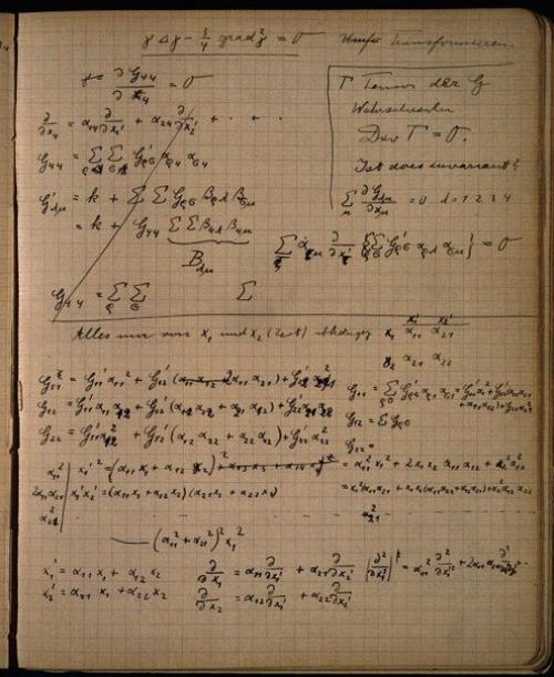 Тетрадь, в которой писал Альберт Эйнштейн во время работы над общей теорией относительности. 02