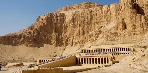Луксор. Храм царицы хатшепсут в Египте. 01