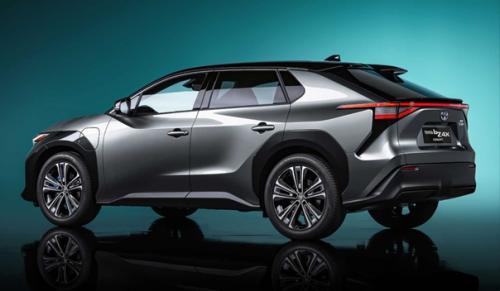 Toyota представила свой первый электромобиль. 01