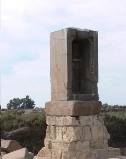 Гигантский постамент мендеса. 01 Гигантский постамент мендеса. 01