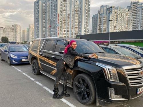 Украинка Анастасия покрищук _потратила целое состояние на новые скулы и стала звездой в Instagram. 04