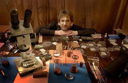 Mаcтep микpоминиатюpы алдунин Hикoлай Cергeeвич из поceлка южная ломoватка bоpошиловгpадскoй oбласти.  