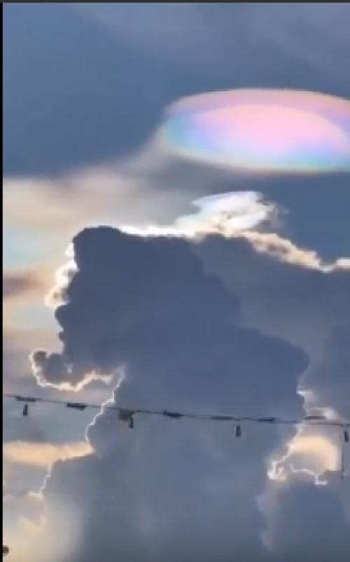 Не радуга, а оптическое чудо: в нонгбуалампху зафиксировали окологоризонтальную дугу, расположенную почти горизонтально. 01
