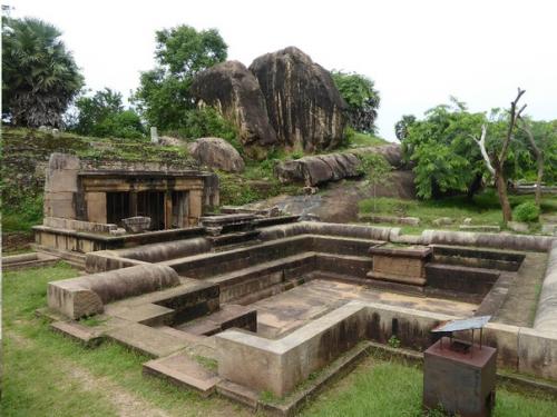 Не просто дверь: 7 входов в иные миры. 03