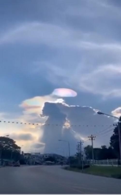 Не радуга, а оптическое чудо: в нонгбуалампху зафиксировали окологоризонтальную дугу, расположенную почти горизонтально.  