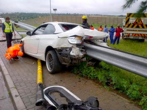 Дичайшая авария, но водитель обманул судьбу и выжил. 01