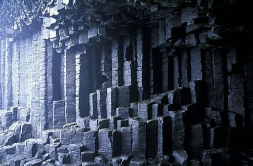 Фингалова пещера. Необычная пещера в Великобритании, на побережье о. стаффа (гебридские острова. 06