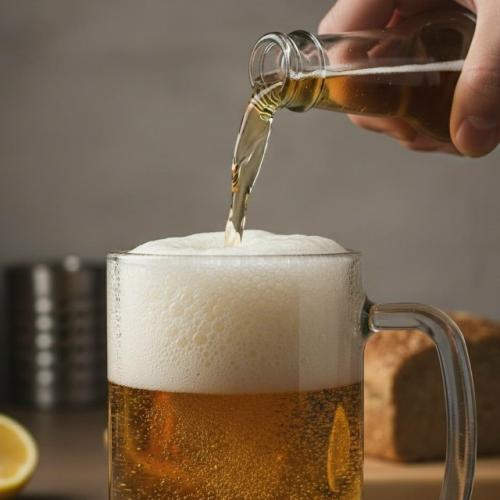 В пиве содержится природный антиоксидант ксантохумол, который помогает нейтрализовать канцерогены. 02