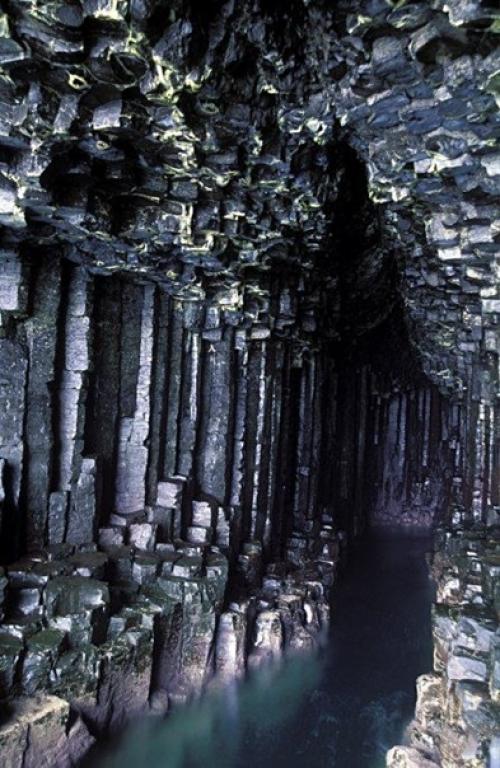 Фингалова пещера. Необычная пещера в Великобритании, на побережье о. стаффа (гебридские острова. 03