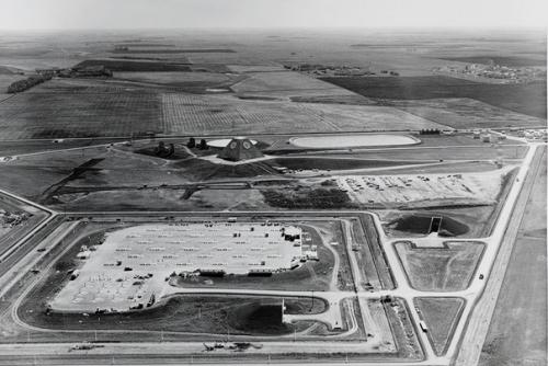 Пирамиды можно отыскать не только в Египте - одна из них находится в северной дакоте. 01