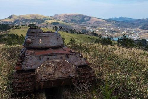 Советские танки ИС и другие типы бронетехники времен Ссср на острове Шикотан. 05