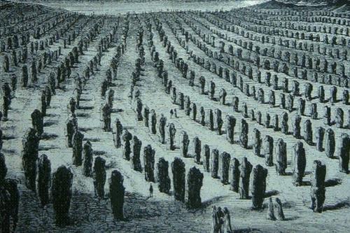 Карнакские камни.
Французская деревня карнак является родиной удивительный мегалитов, которые датируют 4500 годом до нашей эры.  