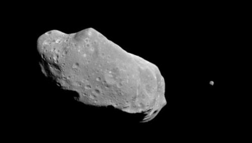 Против приближающегося к земле астероида могут применить ядерное оружие. Против приближающегося к земле астероида могут применить ядерное оружие.