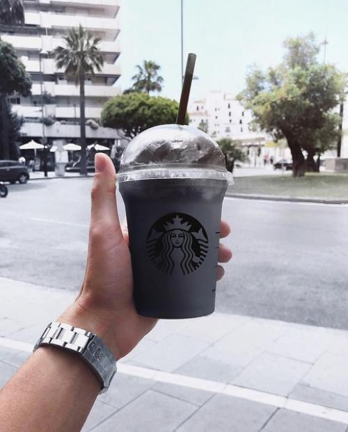 Примеры того, как стильно могут выглядеть обычные вещи в черном исполнении. 05