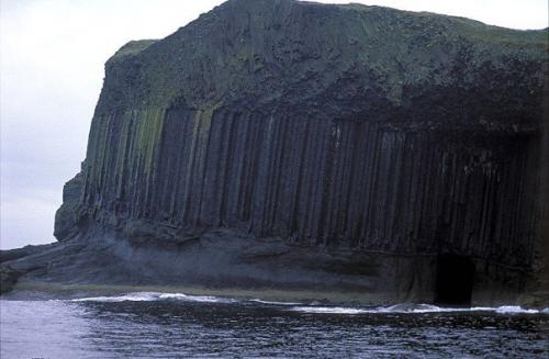 Фингалова пещера. Необычная пещера в Великобритании, на побережье о. стаффа (гебридские острова. 04