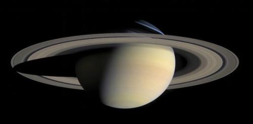 Астрономы одно из колец СатурнаВзвесили. Астрономы одно из колец СатурнаВзвесили.