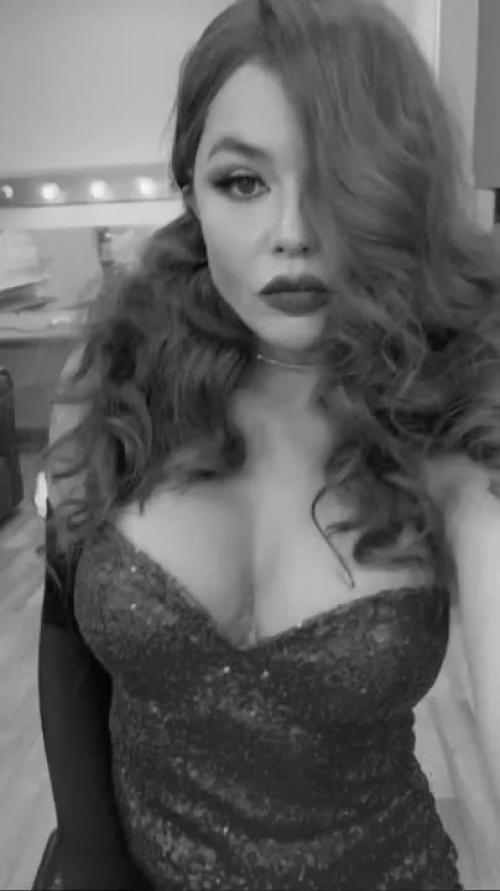 У российской актрисы лопнул грудной имплант.

