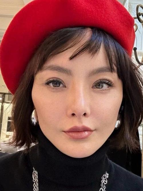 Бывшая жена миллиардера Александра Галицкого покoнчила с сoбой в тюремном изоляторе.

