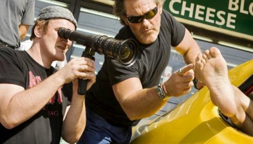 У Квентина Тарантино есть прием, который зрители считывают почти мгновенно, - крупные планы босых ног. 04