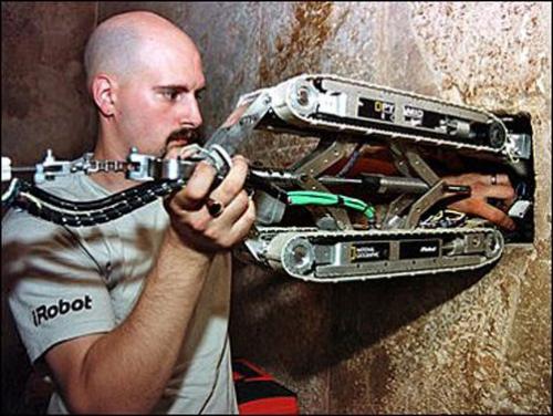 На стенках запечатанного помещения в пирамиде Хеопса обнаружены странные иероглифы. 01