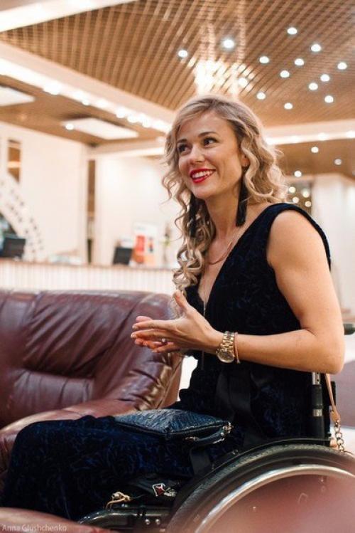 Ксения Безуглова - не только красавица и обладательница титула мисс мира-2013, но и активный общественный деятель, любящая и любимая жена и мама. 05