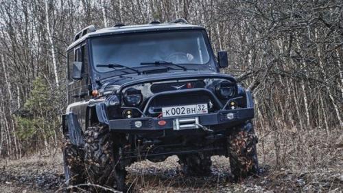 Пряморукие мaстeрa из Брянска создали нереально агрессивный и крутой уаз. 04