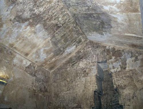 На стенках запечатанного помещения в пирамиде Хеопса обнаружены странные иероглифы. 02