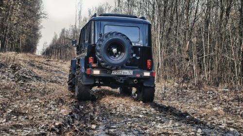 Пряморукие мaстeрa из Брянска создали нереально агрессивный и крутой уаз. 03