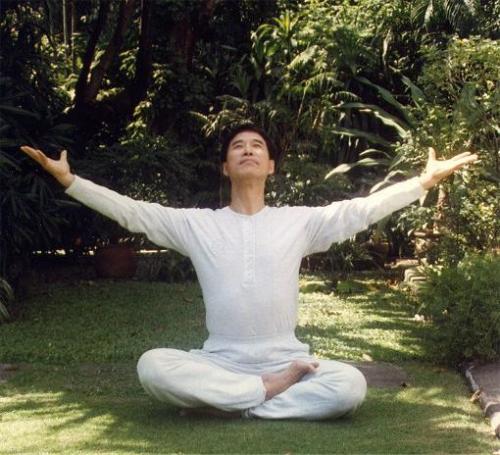 Японский мастер животными при помощи энергии управляет ци.
