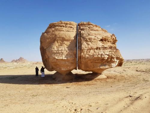 Загадка древнего камня, разрезанного таинственным образом пополам. 01