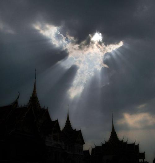 Контакты с загробным миром - скорее норма, чем аномалия.

