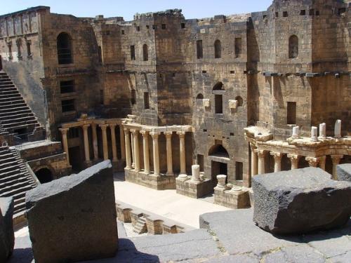 Перед вами один из самых сохранившихся театров времен римской империи в городе босра, Сирия. 02