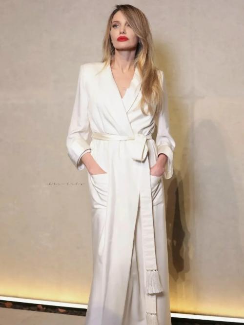 50-Летняя Анджелина джоли посетила вечеринку бренда Tom Ford в Шанхае. 03