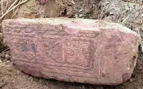 Мятежник в саркофаге.
