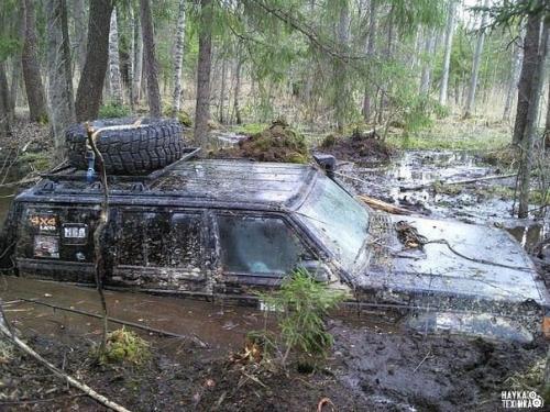 Срочно!  Выставлен на продажу внедорожник Jeep Cherokee в отличном состоянии, подготовленный для дaльних экспедиций. 

