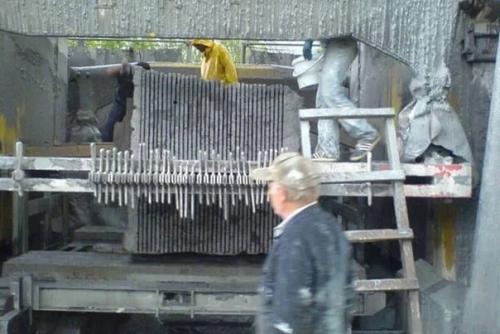 Следы штрипсовой пилы на острове гоа Гаджа, Бали. 02