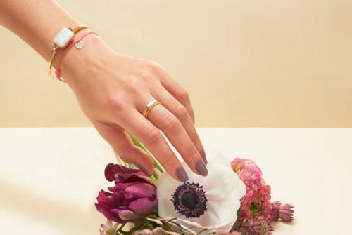 Золотой браслет превратили в фитнес - трекер. 01