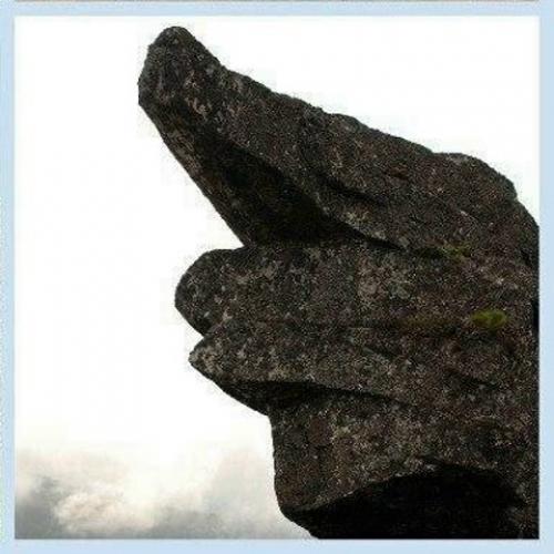 Амурские столбы.
Происхождение загадочных гранитных монументов, расположенных по течению реки амур, до сих пор вызывает споры ученых. 
