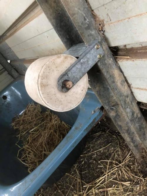 Держатель соли для крупного рогатого скота своими руками. 03